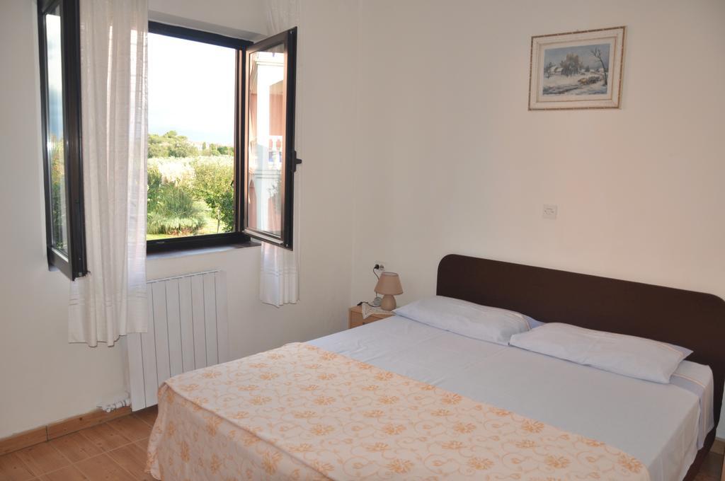 Franko Apartmani Zambratija  Dış mekan fotoğraf